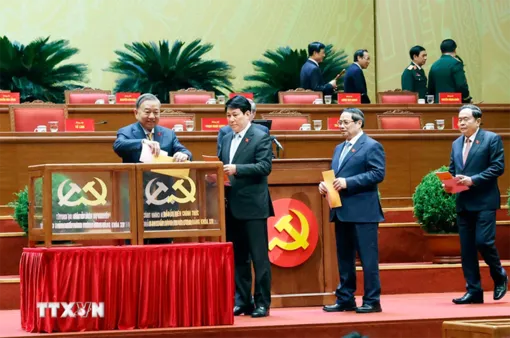 Công bố danh sách Ban Chấp hành Trung ương Đảng khóa XIV