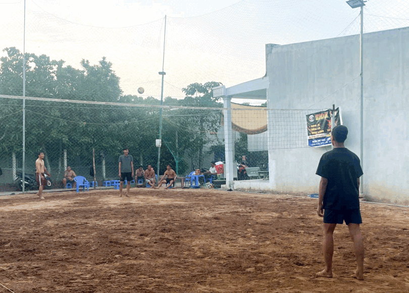 ព្រលាន​បាល់​ទះ​សូន្យ​ដុង​