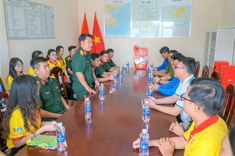 Hành trình “Tự hào một dải non sông” ở Trung đoàn 932