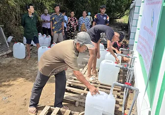 Cần Thơ mở 37 điểm cấp nước sạch miễn phí cho người dân 
ở các xã ven biển vùng sâu