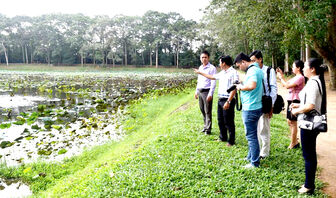 ពង្រីក​តម្លៃ​វប្ប​ធម៌​ប្រពៃណី​ដ៏​ល្អ​របស់​ជន​ជាតិ​ភាគ​តិច​ ផ្សារ​ភ្ជាប់​នឹង​អភិវឌ្ឍ​ទេសចរណ៍​