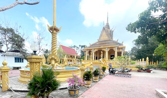 កំ​ពែង​វត្ត​បទុម​វង្ស​កំ​ពង់​ថ្ម​ ទី​តាំង​ទេស​ចរណ៍​ផ្សារ​ភ្ជាប់​ជា​មួយ​ជីវ​ភាព​វប្ប​ធម៌​ខ្មែរ​