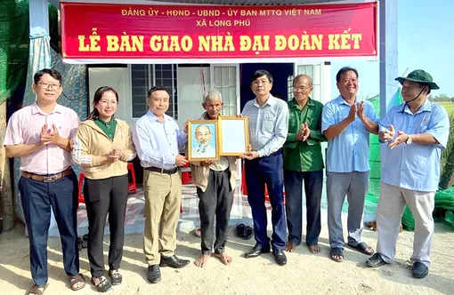 Xã Long Phú huy động trên 3,8 tỉ đồng xây dựng cầu nông thôn và nhà Đại đoàn kết