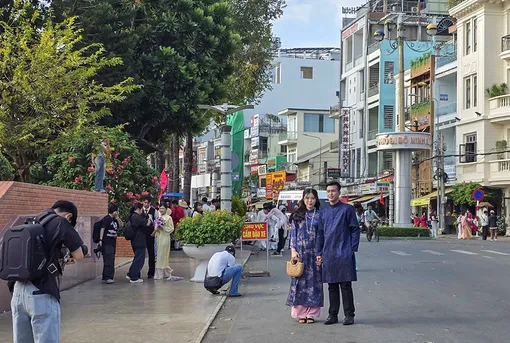 'Phim trường' Bến Ninh Kiều ngày cận Tết