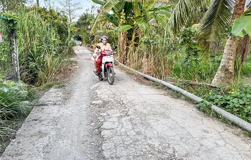 Đường giao thông nông thôn xuống cấp, mất an toàn