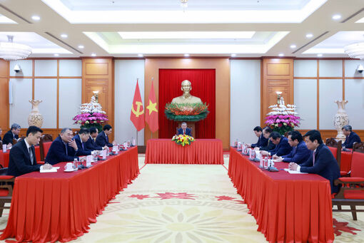 Vietnamese, Cuban Party leaders holds phone talks