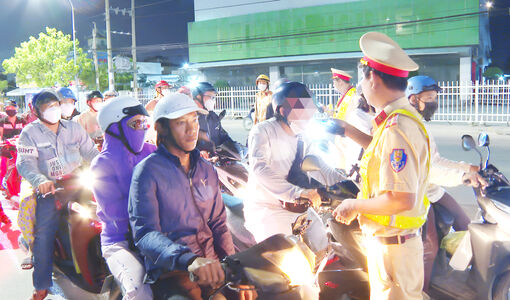 ខិត​ខំ​ប្រឹង​ប្រែង​ធានា​សុវត្ថិ​ភាព​ចរាចរ​ណ៍លើ​ដង​ផ្លូវ​