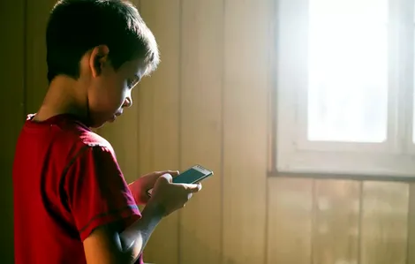 Pháp và Ai Cập hạn chế trẻ em sử dụng mạng xã hội