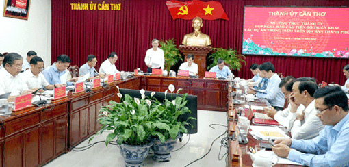 ប្រចាំការគណៈកម្មាធិការបក្សទីក្រុង ស្តាប់របាយការណ៍អំពីល្បឿន និងលទ្ធផលនៃការអនុវត្តគម្រោងសំខាន់ៗ