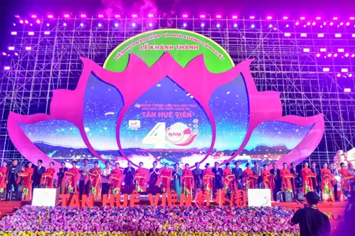 Khánh thành Liên hoa Bảo tháp và xác lập kỷ lục bánh pía, lạp xưởng quy mô lớn nhất, dài nhất