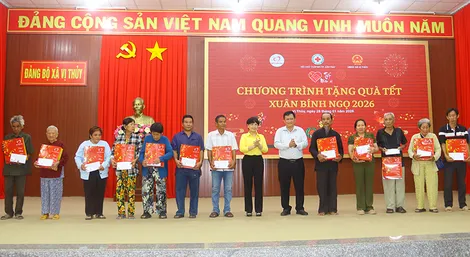 Tặng quà Tết Bính Ngọ 2026
