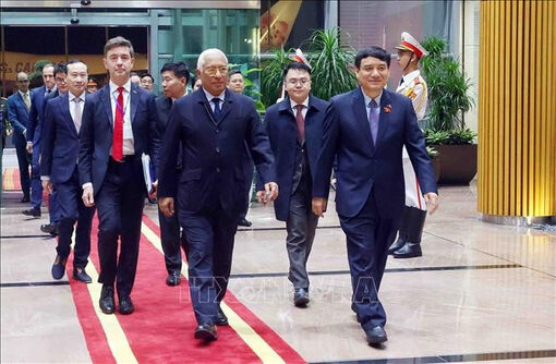EC President arrives in Hanoi for official visit to Vietnam