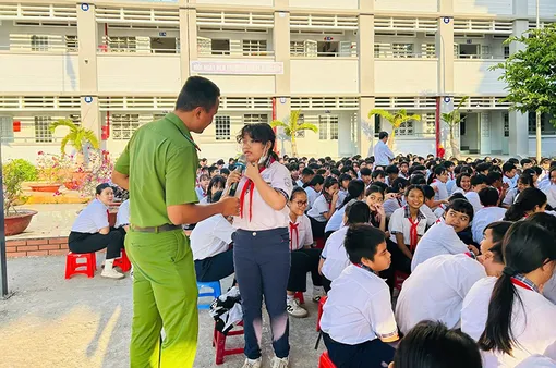 Phường Sóc Trăng tuyên truyền phòng ngừa vi phạm về giao thông và ma túy trong học sinh