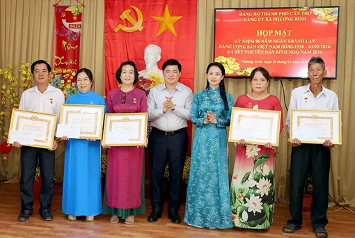 Xã Phương Bình họp mặt kỷ niệm 96 năm Ngày thành lập Đảng Cộng sản Việt Nam