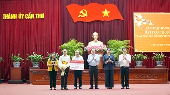 Chủ tịch Quốc hội Trần Thanh Mẫn dự họp mặt, tặng quà, chúc Tết Nguyên đán Bính Ngọ năm 2026 tại TP Cần Thơ