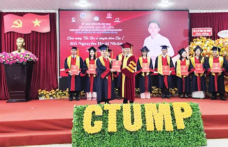 Trường Đại học Y Dược Cần Thơ trao bằng Chuyên khoa cấp I cho học viên Dự án 585