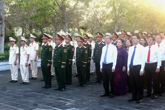 Lãnh đạo thành phố viếng Nghĩa trang liệt sĩ Hậu Giang