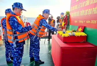 Cảnh sát biển Việt Nam thắp hương, tưởng niệm anh hùng liệt sĩ, ngư dân hy sinh vì biển, đảo