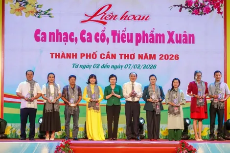 Khai mạc vòng Chung kết Liên hoan “Ca nhạc, Ca cổ, Tiểu phẩm Xuân” TP Cần Thơ