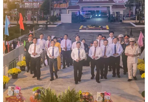 Lãnh đạo thành phố viếng nghĩa trang liệt sĩ Sóc Trăng