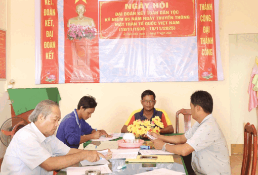 បក្ខ​ជន​គំ​រូ​រៀន​សូត្រ​និង​ធ្វើ​តាម​អ៊ំ​