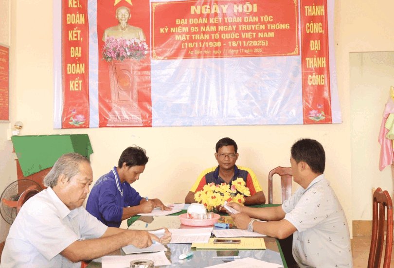 បក្ខ​ជន​គំ​រូ​រៀន​សូត្រ​និង​ធ្វើ​តាម​អ៊ំ​