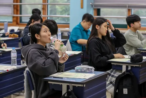 Phụ huynh Hàn Quốc vẫn tin tưởng mô hình giáo dục truyền thống trong thời đại AI