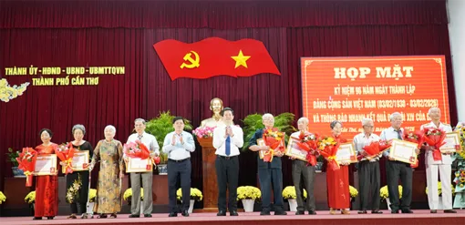 TP Cần Thơ họp mặt kỷ niệm 96 năm Ngày thành lập Đảng Cộng sản Việt Nam