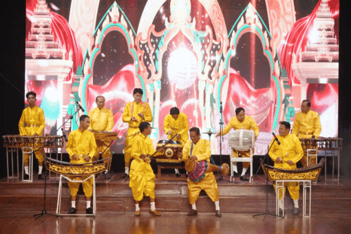 ជន​រួម​ជាតិ​ខ្មែរ​ទី​ក្រុង​កឹង​ធើ ចូល​រួម​ព្រឹត្តិ​កាណ៍ "សម្រស់​និទា​ឃរដូវ​នៅ​គ្រប់​ទិស​ទី​នៃ​មា​តុ​ភូមិ"