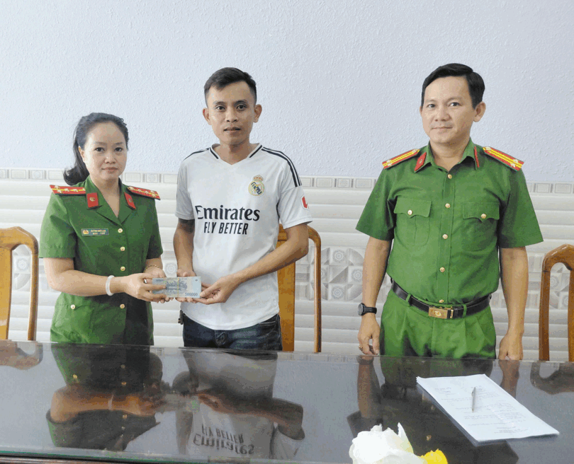 បង្ក​ទំនុក​ចិត្ត​ចំ​ពោះ​ប្រ​ជា​ជន​