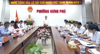 Ông Trương Cảnh Tuyên kiểm tra công tác bầu cử ở phường Hưng Phú và phường Cái Răng