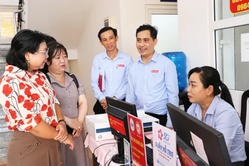 Khảo sát việc triển khai mô hình cung cấp dịch vụ công tập trung, thống nhất trên hệ thống chuyên ngành tại xã Tân Thạnh và Long Phú