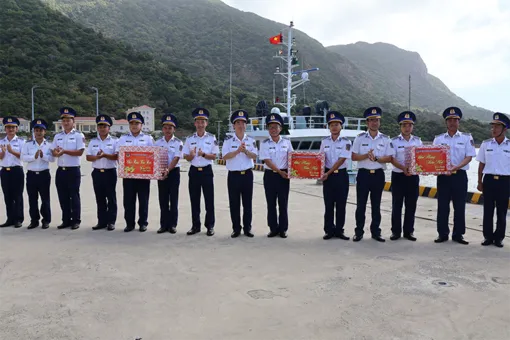 Đoàn kết một lòng, phát huy truyền thống của Quân đội nhân dân, Cảnh sát biển Việt Nam anh hùng