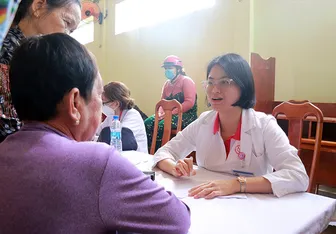 Khám bệnh và cấp phát thuốc miễn phí cho hơn 1.000 bệnh nhân