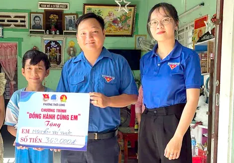 “Thắp lửa” phong trào