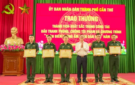 Ban Chỉ huy Bộ đội Biên phòng thành phố trao thưởng các cá nhân và tập thể có thành tích xuất sắc trong chuổi hoạt động Tết Quân Dân năm 2026