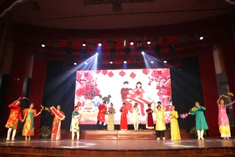 Chương trình ca nhạc “Xuân yêu thương” gây quỹ, trao quà tặng 500 trẻ em nghèo, có hoàn cảnh đặc biệt khó khăn