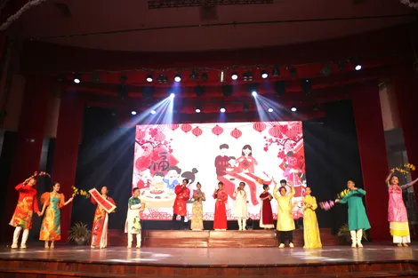 Chương trình ca nhạc “Xuân yêu thương” gây quỹ, trao quà tặng 500 trẻ em nghèo, có hoàn cảnh đặc biệt khó khăn