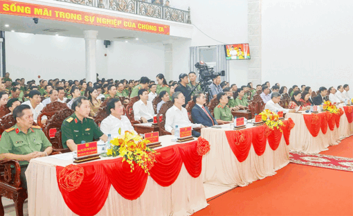 នគរបាលក្រុងកឹងធើ ចាត់តាំងកម្មវិធីសិល្បៈអំណរជោគជ័យនៃមហាសន្និបាតលើកទី XIV របស់បក្ស