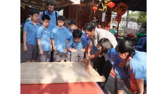 Ký ức xưa quết bánh phồng ăn Tết