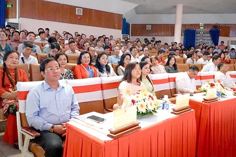TP Cần Thơ họp mặt văn nghệ sĩ, báo chí, huấn luyện viên, vận động viên tiêu biểu nhân dịp Xuân Bính Ngọ