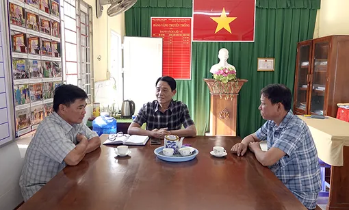 Tận tụy lo việc của nhân dân