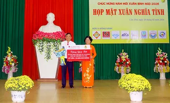 Trao quà Tết tặng nạn nhân chất độc da cam