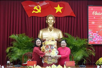 Thường trực Tỉnh ủy Vĩnh Long chúc Tết Thành ủy Cần Thơ