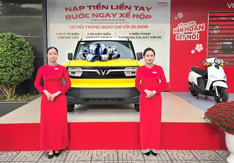 Viettel Cần Thơ quay số và trao thưởng chương trình "Nạp tiền liền tay - Rước ngay xế hộp"