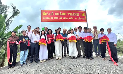 Tổ chức khánh thành cầu Ngã Tư Trên và chương trình “Xuân gắn kết - Tết yêu thương”