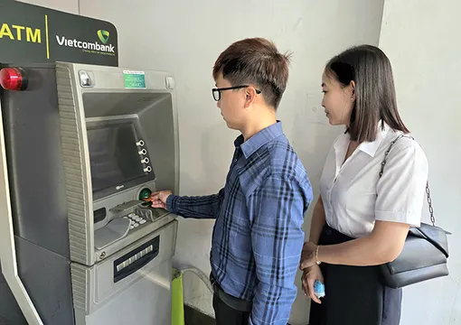 Kiểm tra đảm bảo các máy ATM hoạt động tốt dịp Tết Nguyên đán