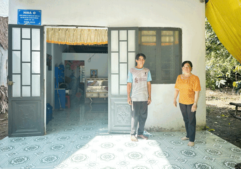 នារី​ប្រ​ធាន​គណៈ​ប្រ​ជា​ជន​ភូមិ​អស់​ពី​ចិត្ត​ដើម្បី​ប្រ​ជា​ជន​