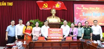 Lãnh đạo TP Hồ Chí Minh chúc Tết Đảng bộ, chính quyền và nhân dân TP Cần Thơ