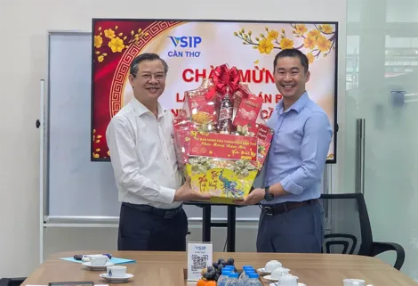 Chủ tịch thành phố thăm và chúc Tết các doanh nghiệp tiêu biểu